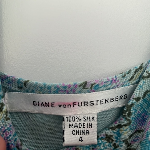 Diane von Furstenberg 100% Silk Dress - Picture 5 of 6
